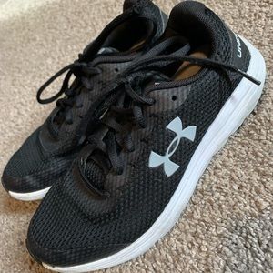 Boys UA tennis shoes.